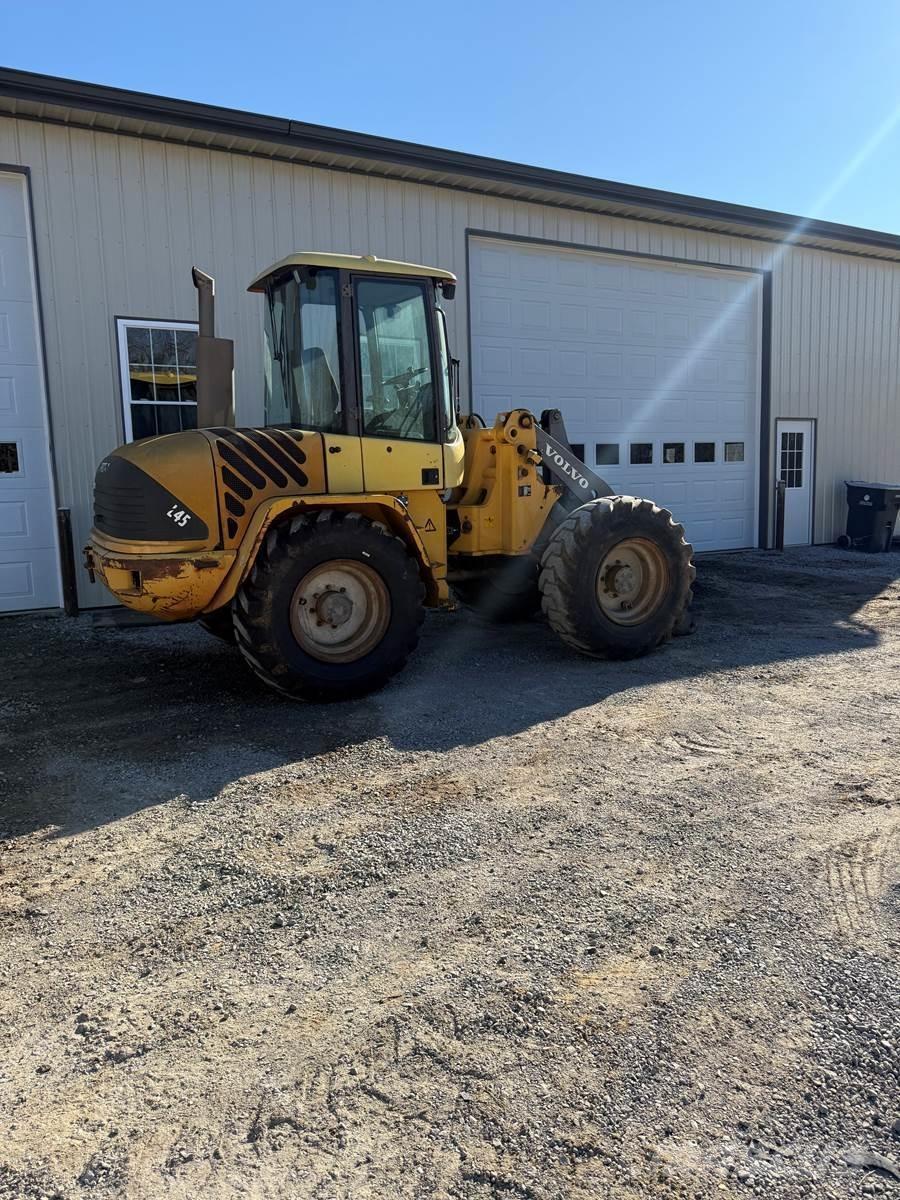 Volvo L45 Kolové nakladače