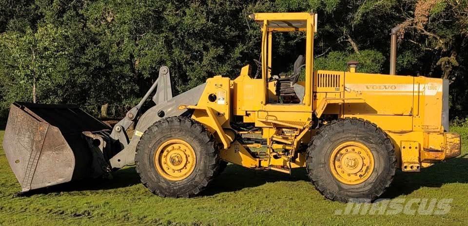 Volvo L90C Kolové nakladače