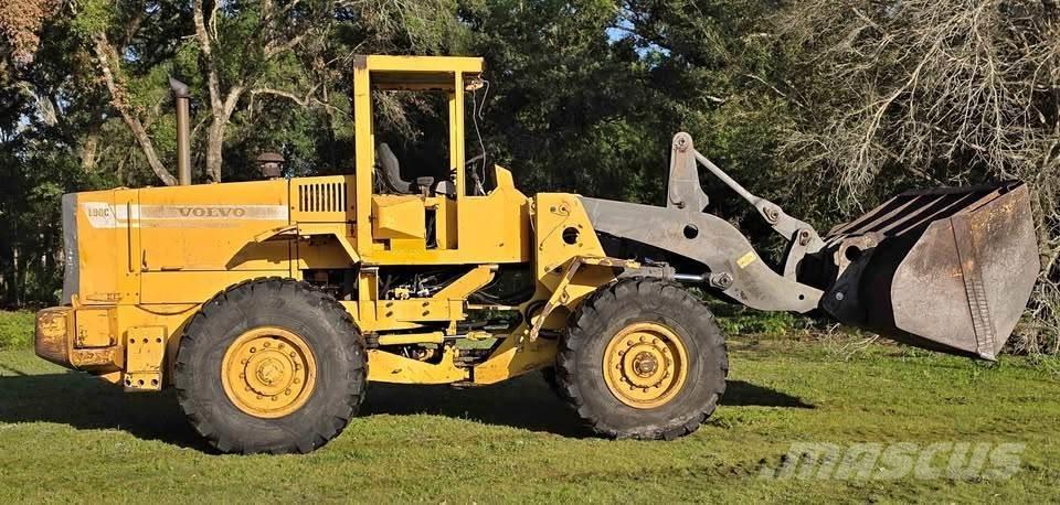 Volvo L90C Kolové nakladače