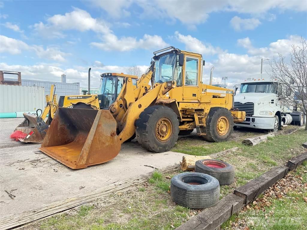 Volvo L90D Kolové nakladače