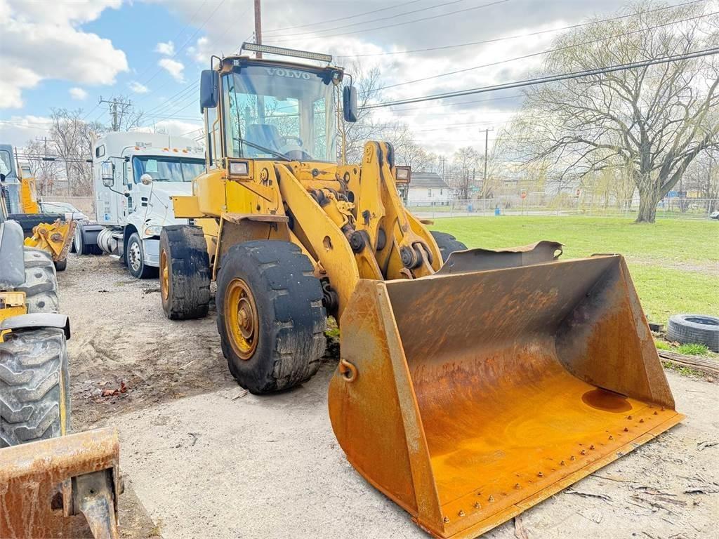 Volvo L90D Kolové nakladače