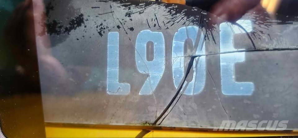 Volvo L90E Kolové nakladače