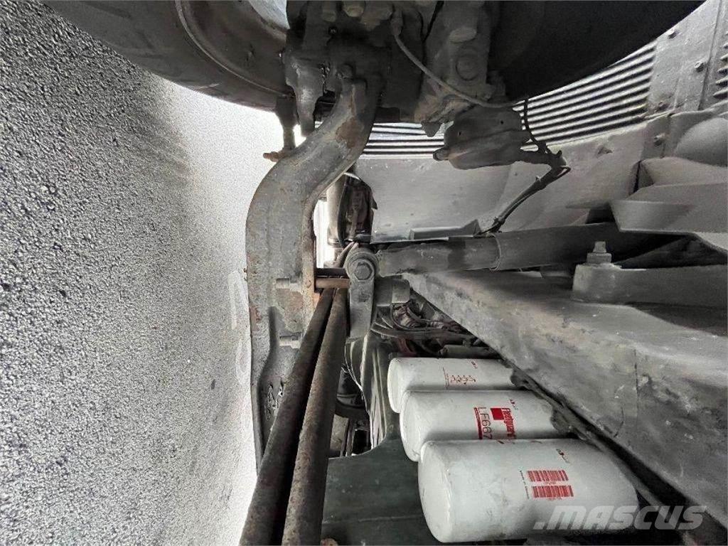 Volvo VNL Nápravy
