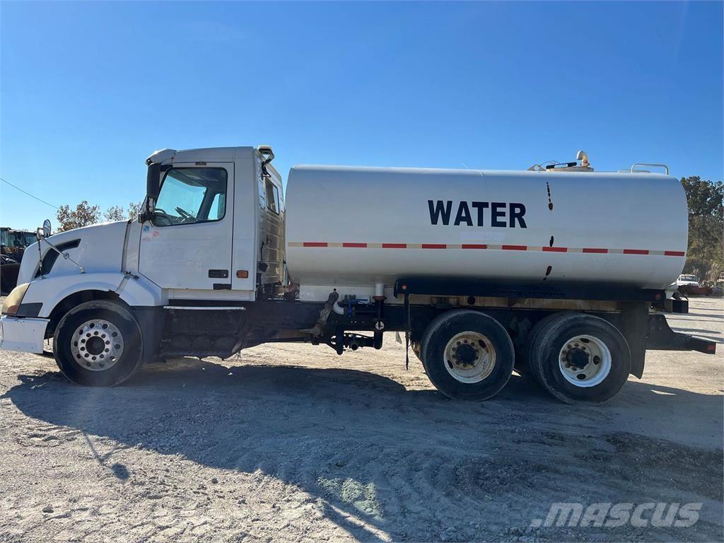 Volvo VNL Cisternové vozy