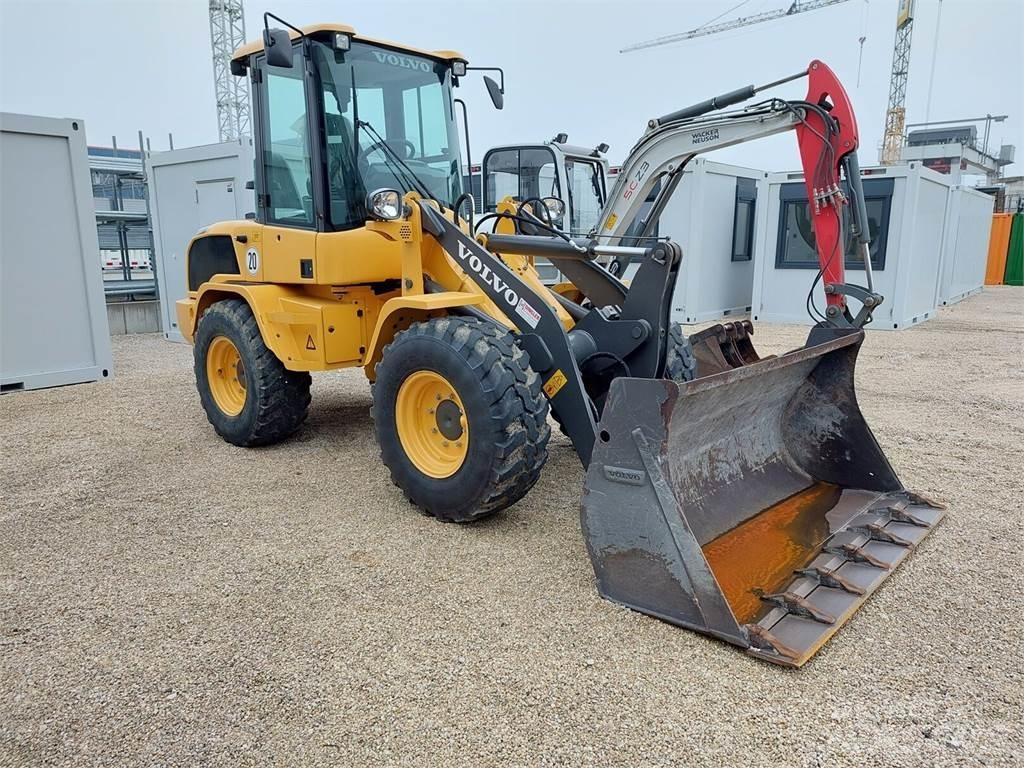 Volvo L30G Kolové nakladače