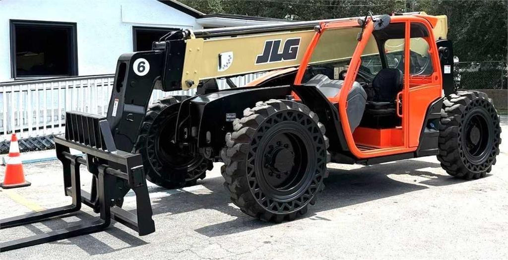 JLG 642 Teleskopické manipulátory