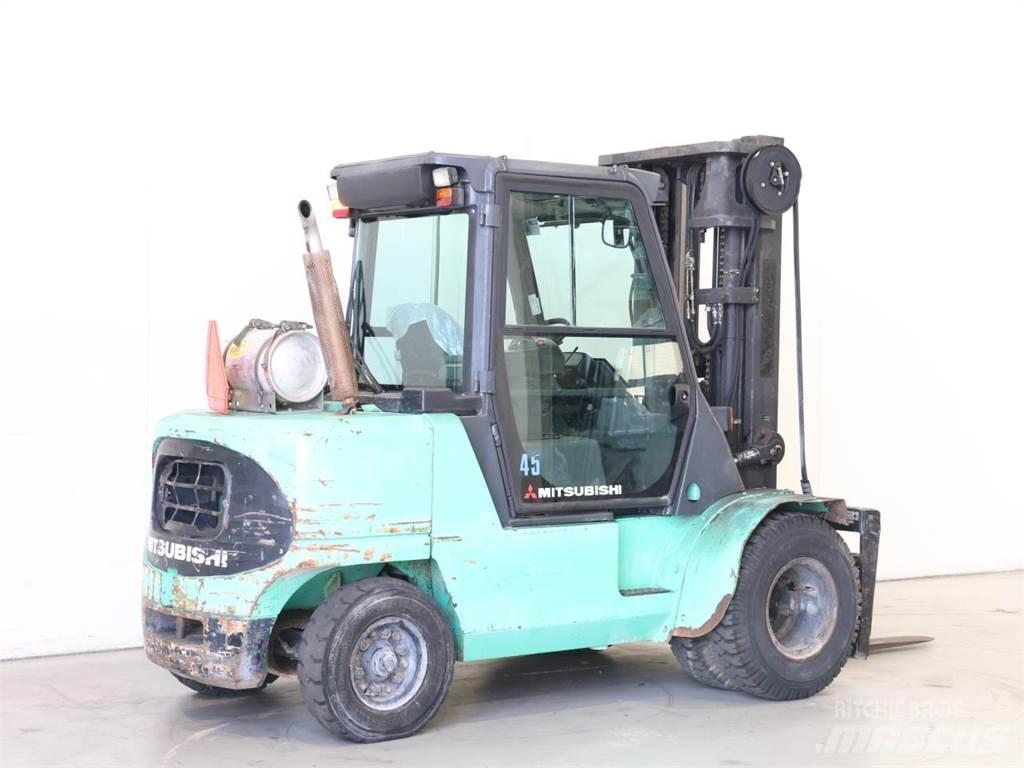 Mitsubishi FG45K Další