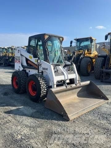 Bobcat A220 Smykem řízené nakladače