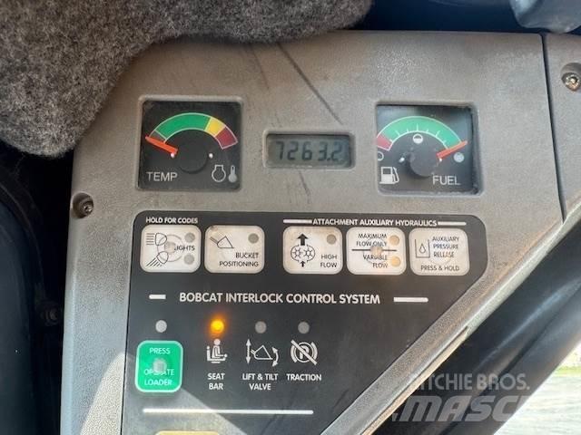 Bobcat A220 Smykem řízené nakladače