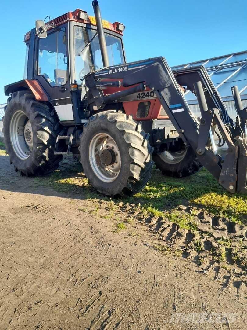Case IH 4240 Traktory