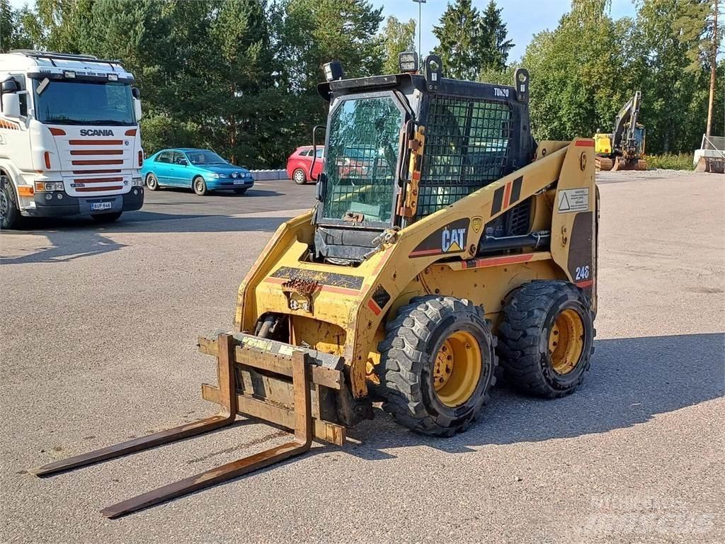 CAT 246 Smykem řízené nakladače
