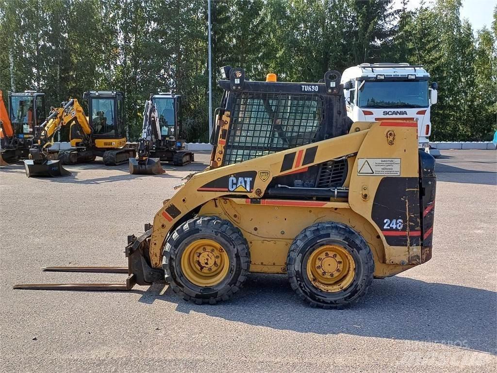CAT 246 Smykem řízené nakladače