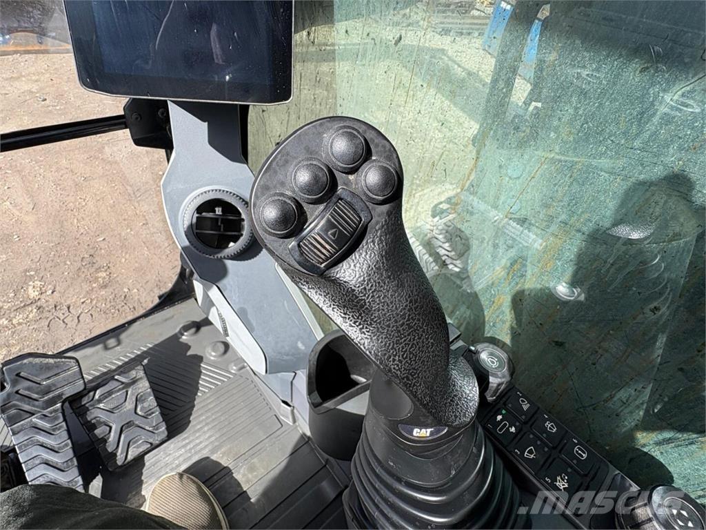 CAT 325 Pásová rýpadla