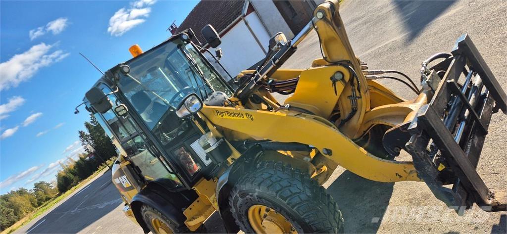 CAT 906M Kolové nakladače