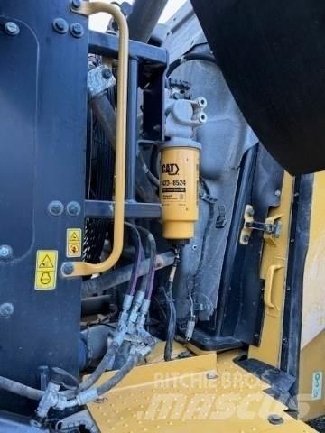 CAT 982M Kolové nakladače