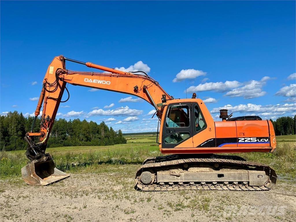 Daewoo 220LC-V Pásová rýpadla