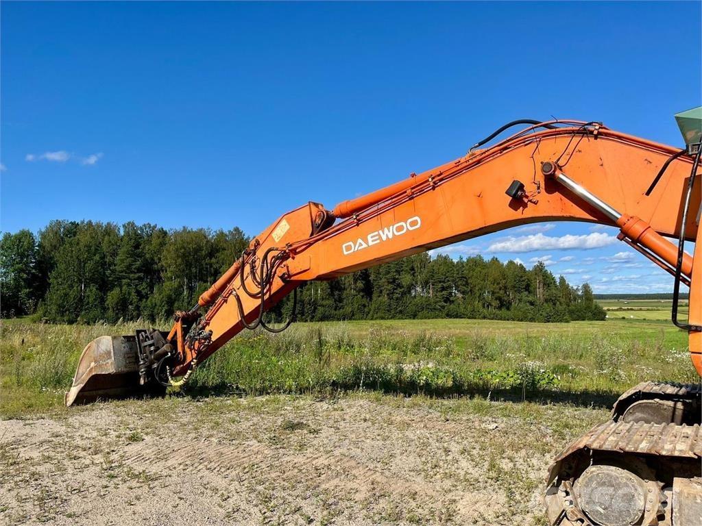 Daewoo 220LC-V Pásová rýpadla