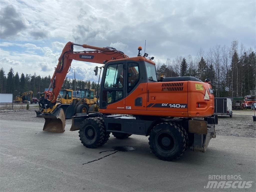 Doosan DX 140W Kolová rýpadla