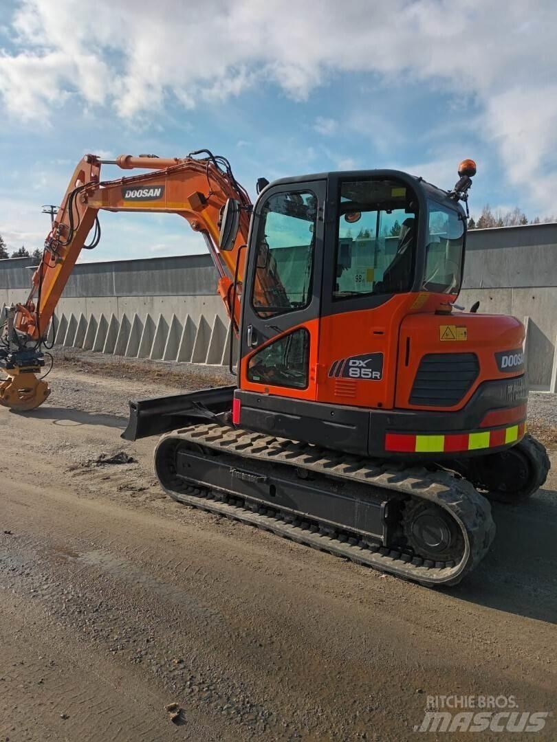 Doosan DX85 R Midi rýpadla 7t - 12t