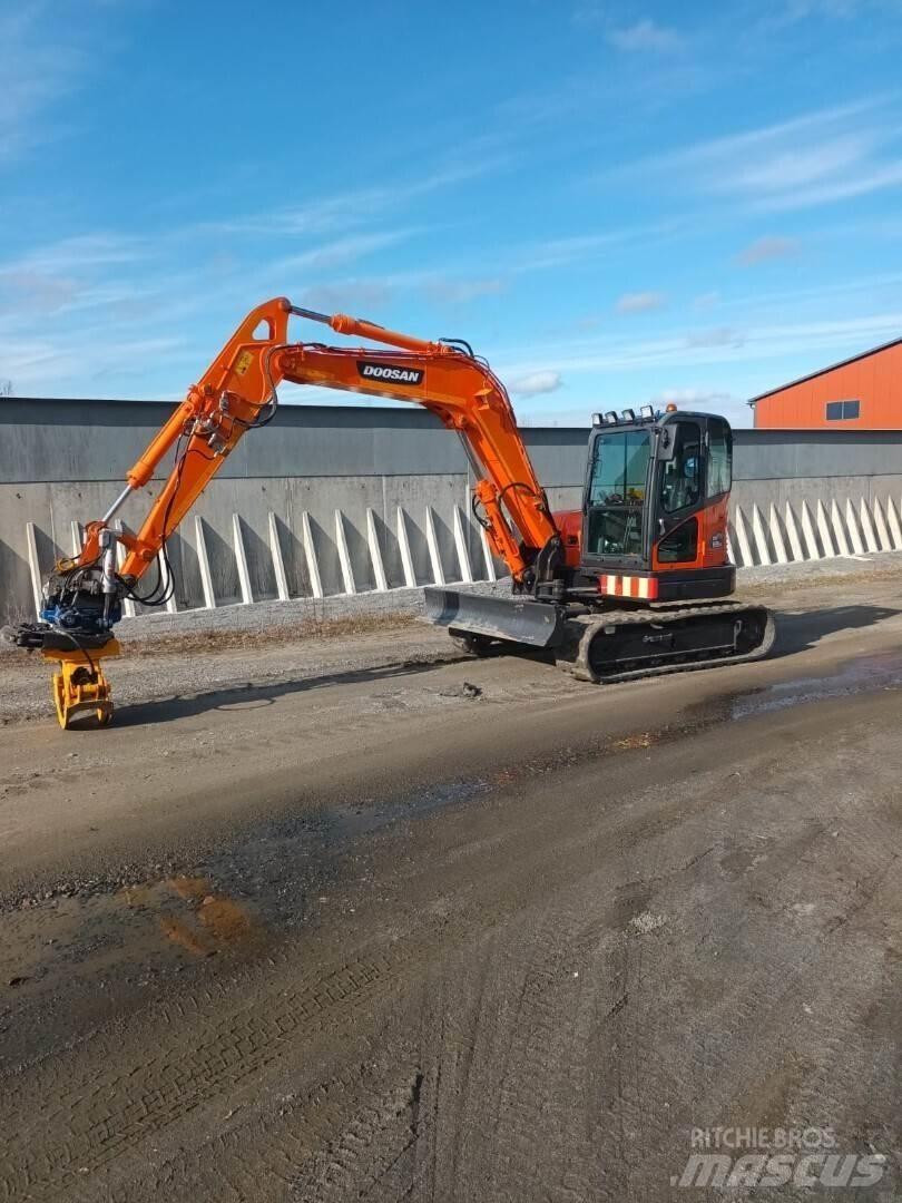 Doosan DX85 R Midi rýpadla 7t - 12t