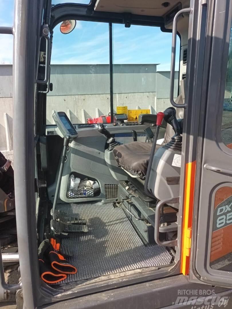 Doosan DX85 R Midi rýpadla 7t - 12t