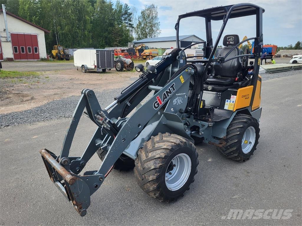 GiANT D337T Další