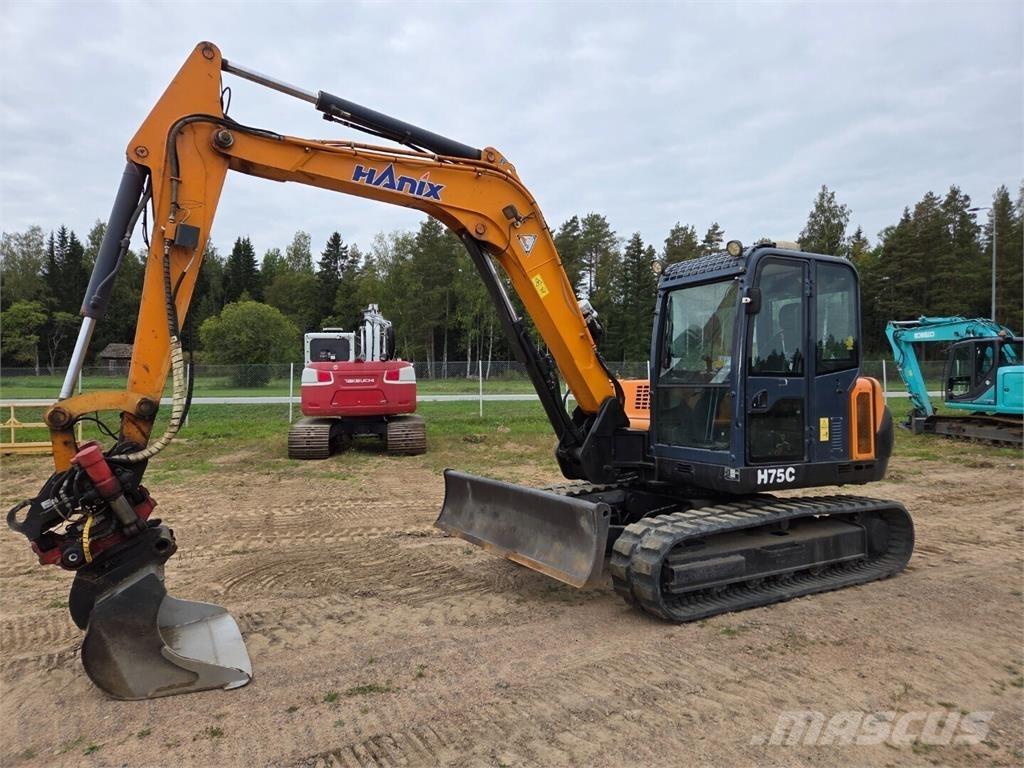 Hanix H75C Midi rýpadla 7t - 12t