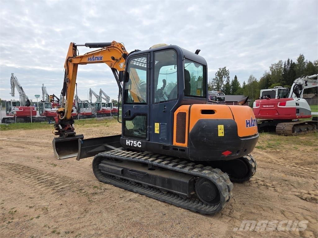 Hanix H75C Midi rýpadla 7t - 12t