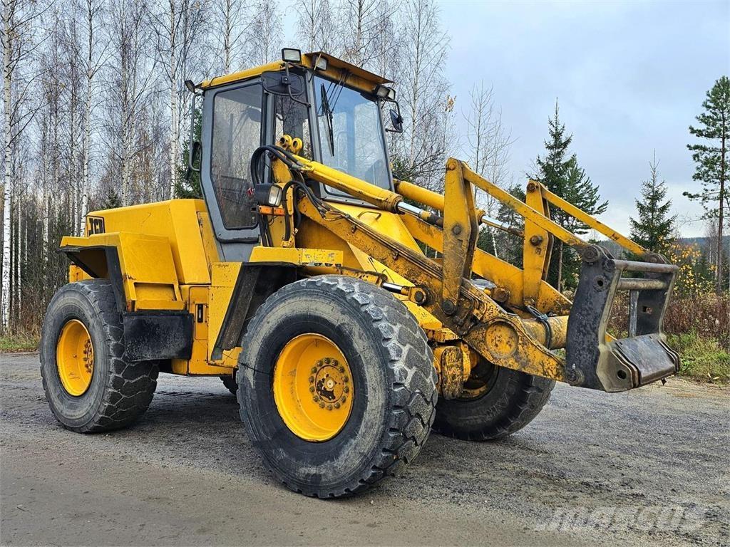 JCB 425 Kolové nakladače
