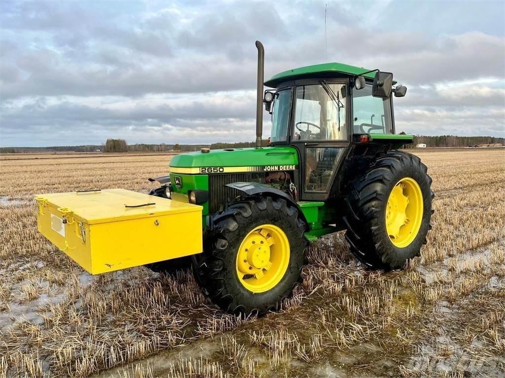 John Deere 2650 Traktory