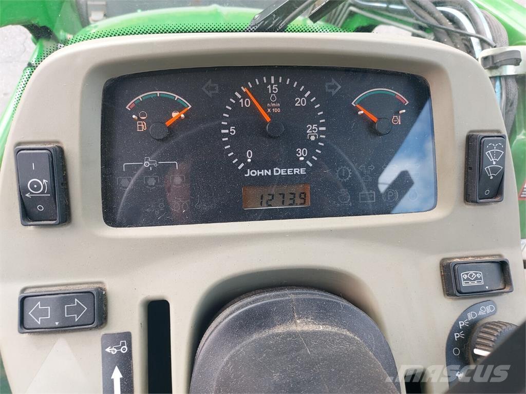 John Deere 3720 Traktory