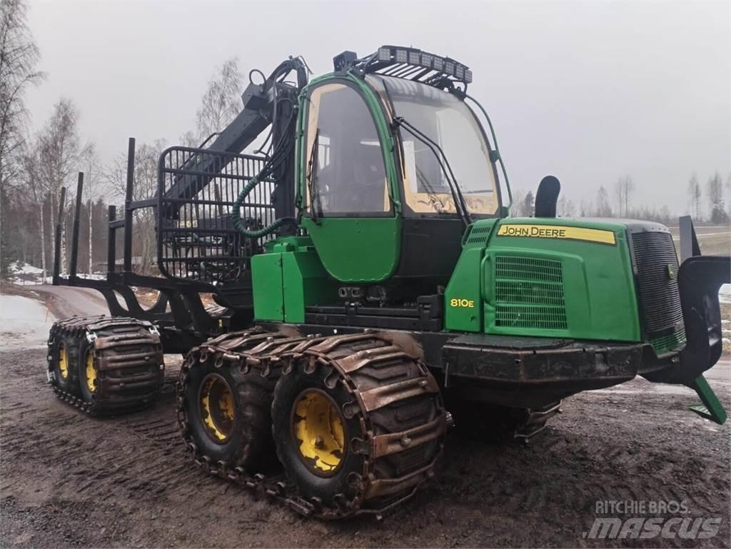 John Deere 810 E Vyvážecí traktory