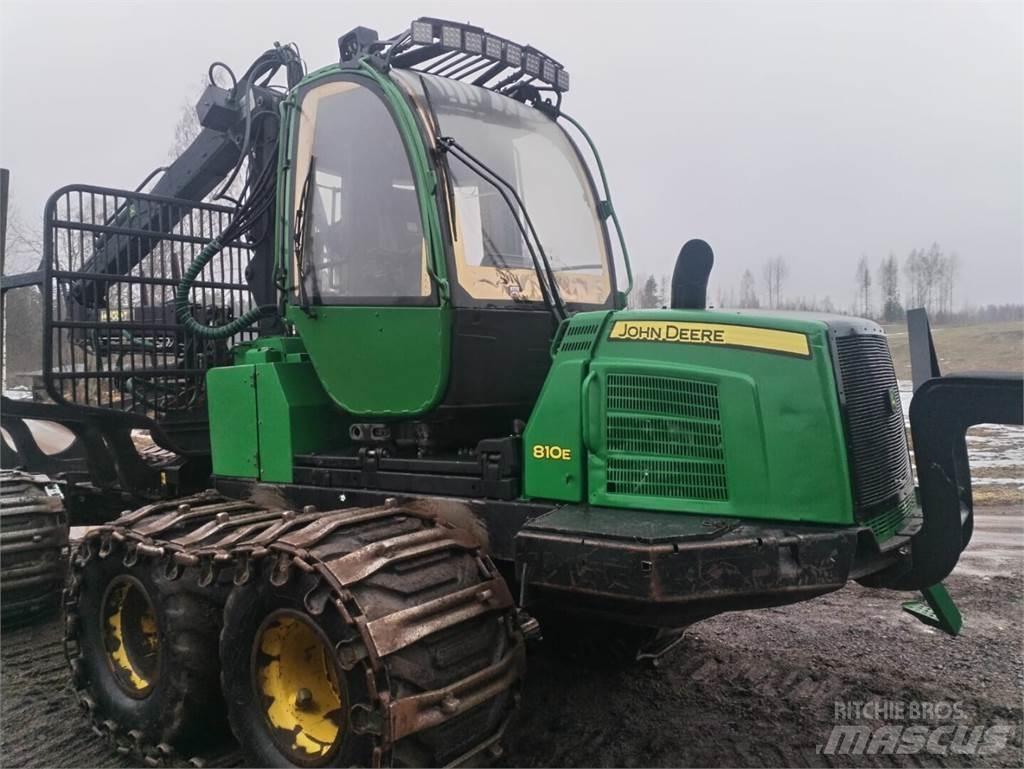 John Deere 810 E Vyvážecí traktory