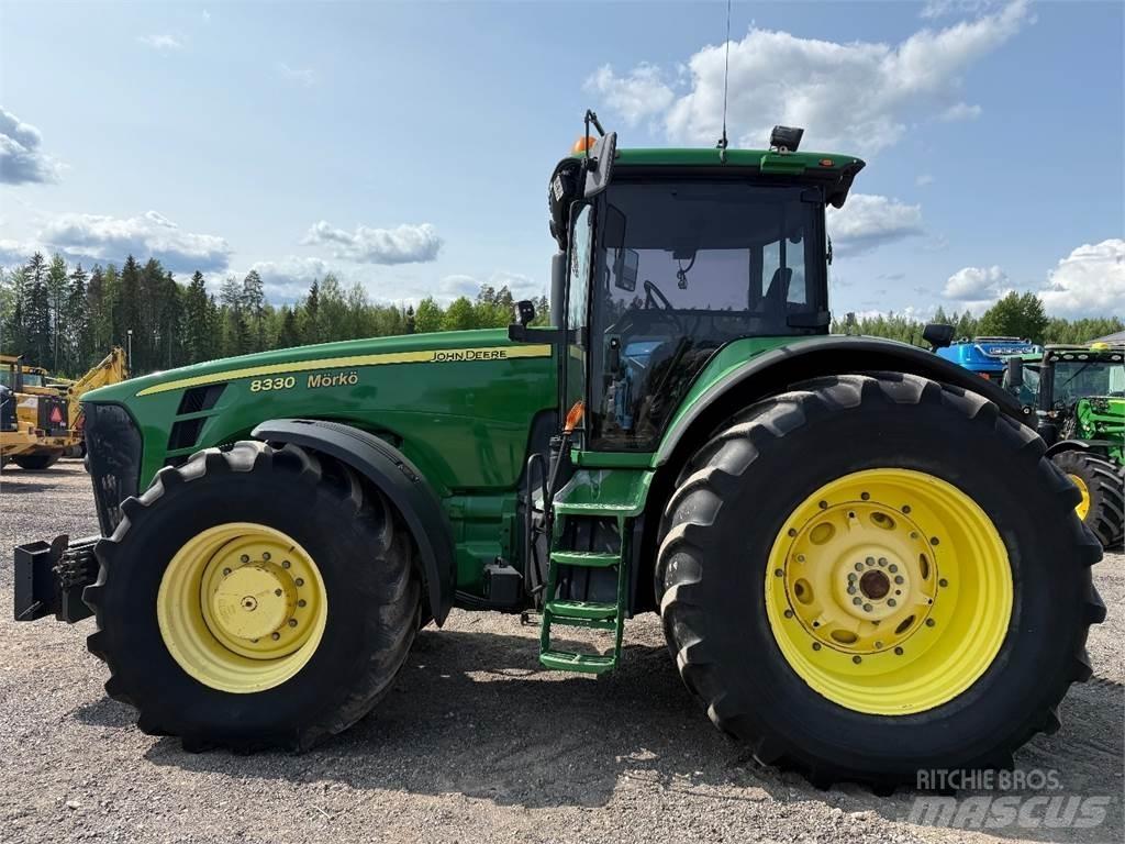 John Deere 8330 Traktory