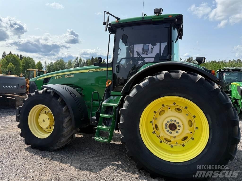 John Deere 8330 Traktory