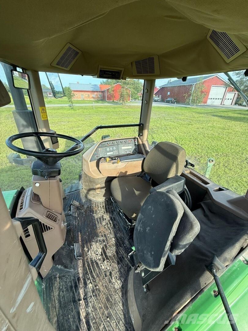 John Deere 8400T Traktory