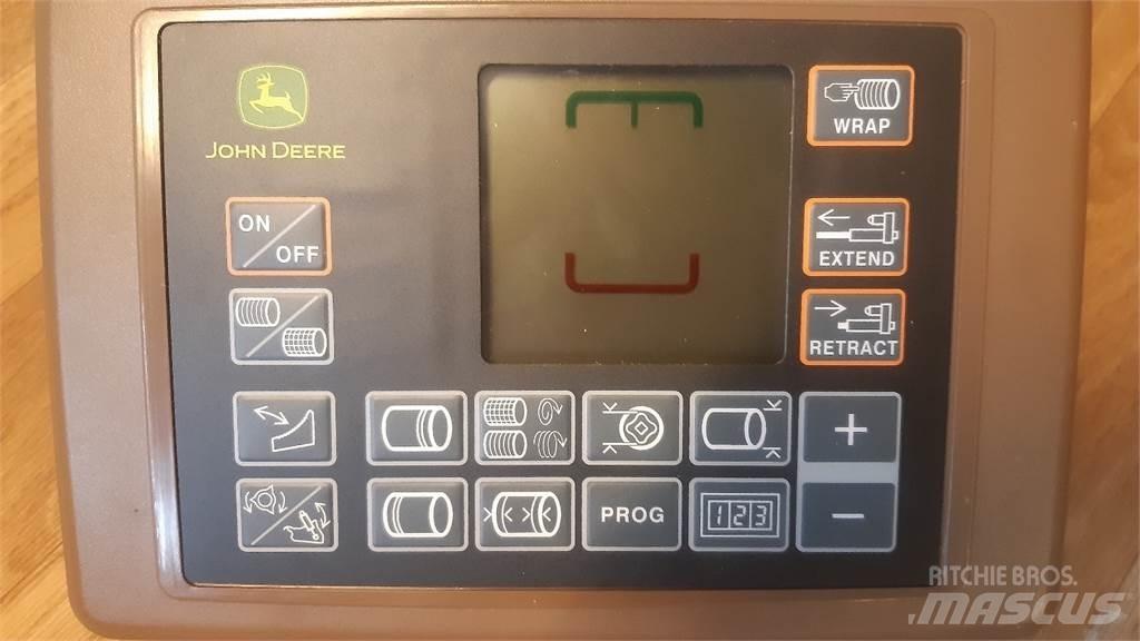 John Deere 854 Další