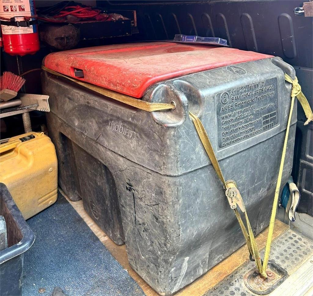  Polttoainesäiliö Cisterny