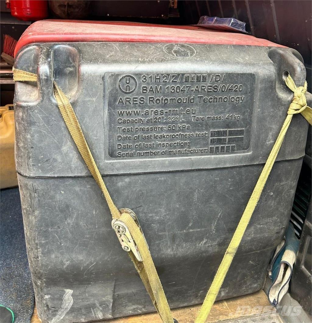  Polttoainesäiliö Cisterny