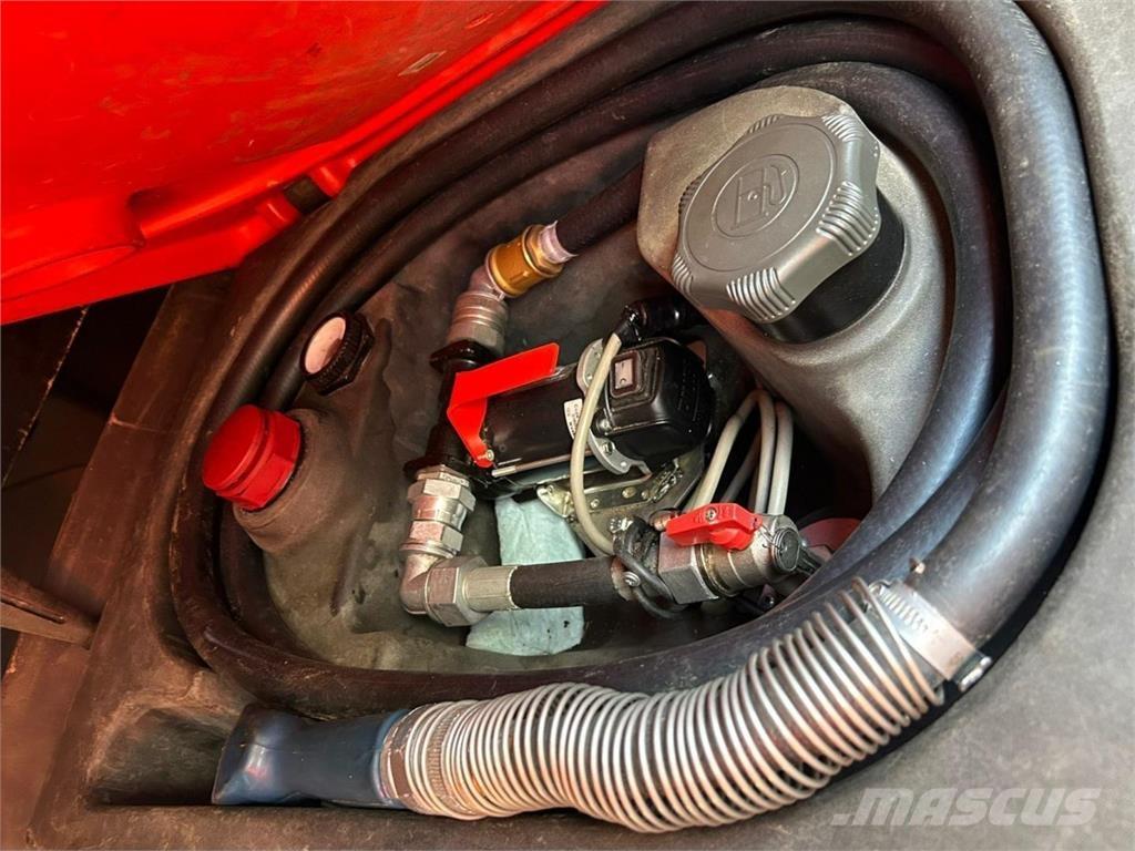  Polttoainesäiliö Cisterny