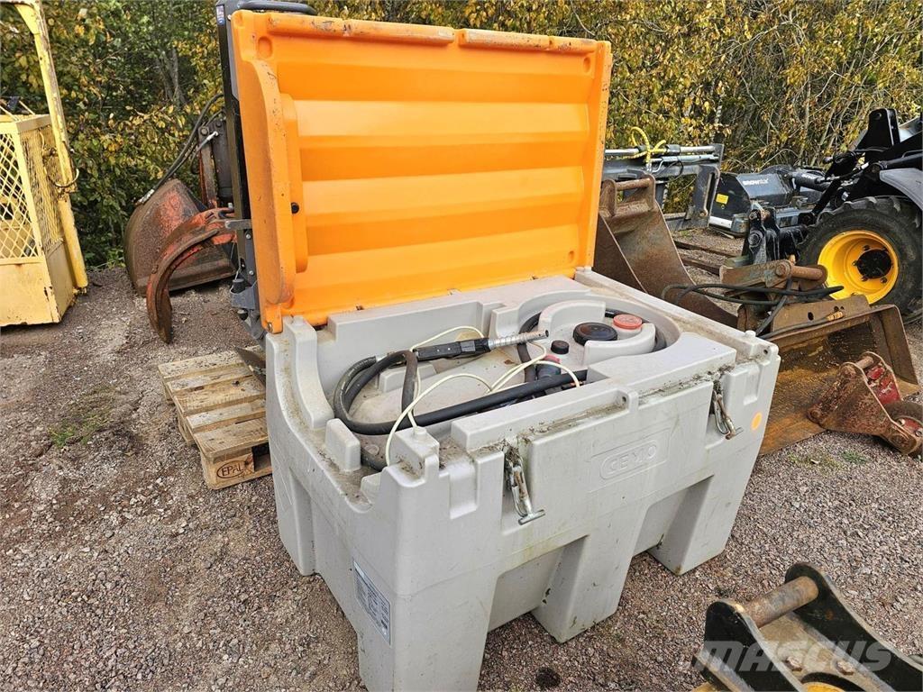  Polttoainesäiliö Cisterny