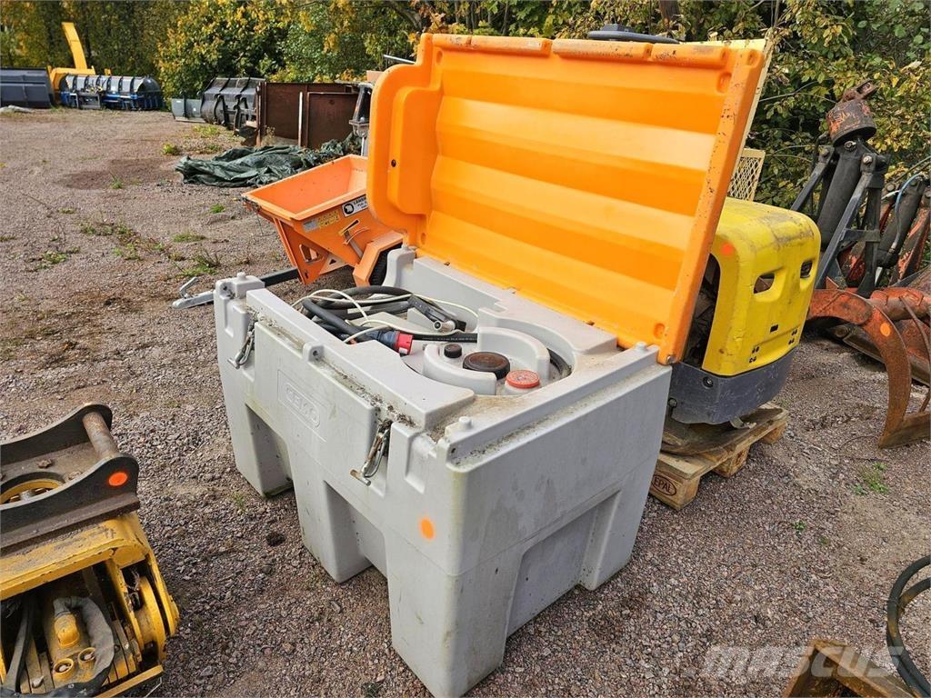  Polttoainesäiliö Cisterny