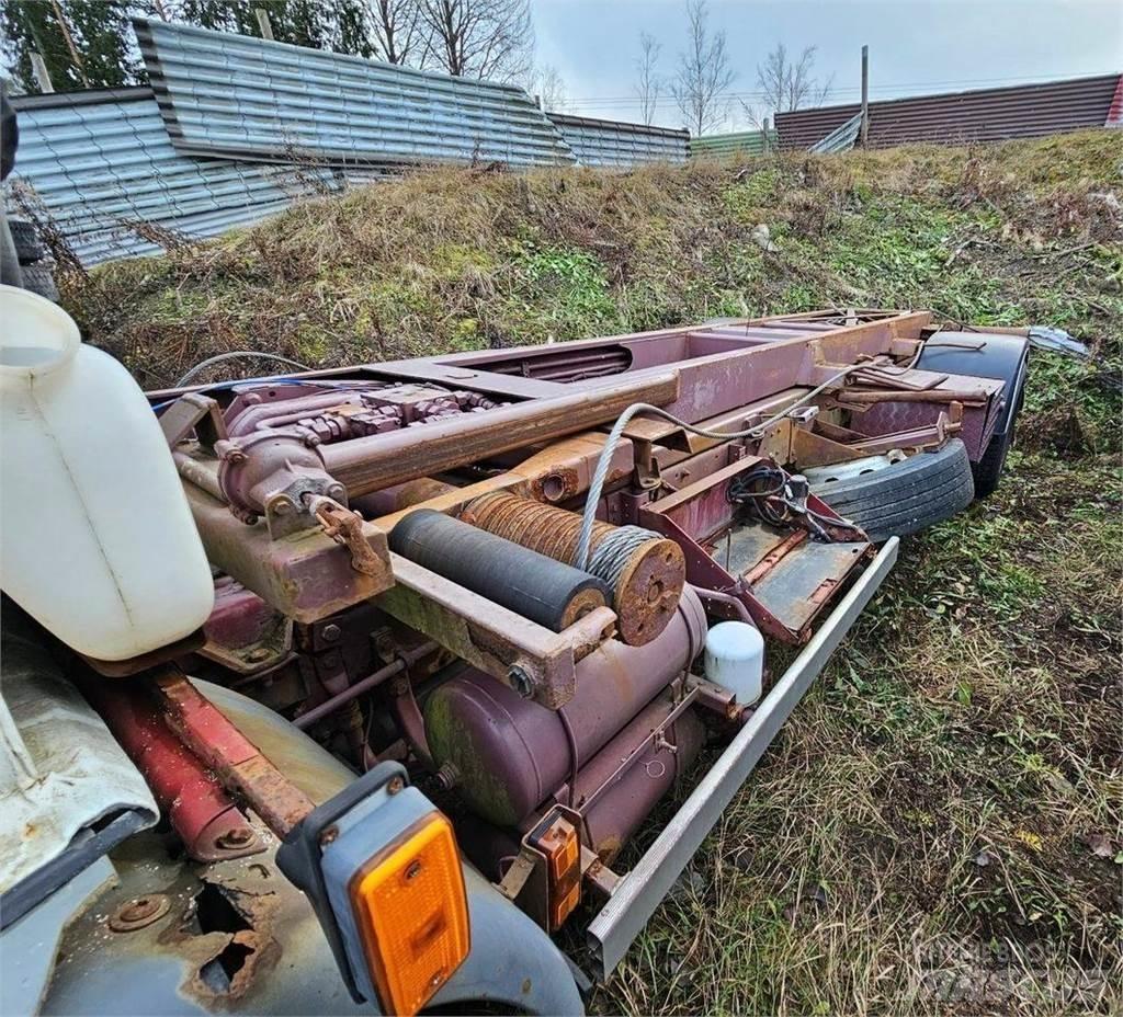 Renault M230ti Hákový nosič kontejnerů
