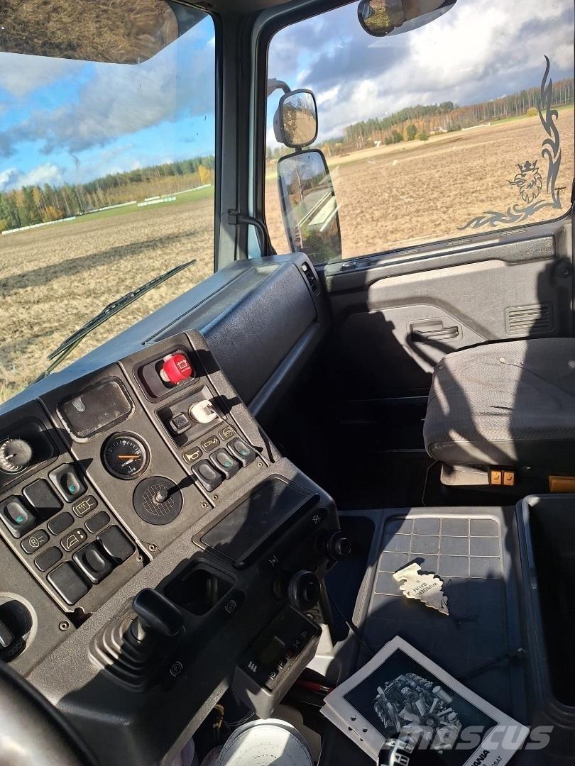 Scania 143H Nákladní automobily pro přepravu lesních strojů