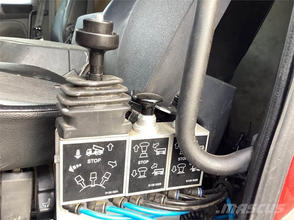 Scania P 320 Hákový nosič kontejnerů