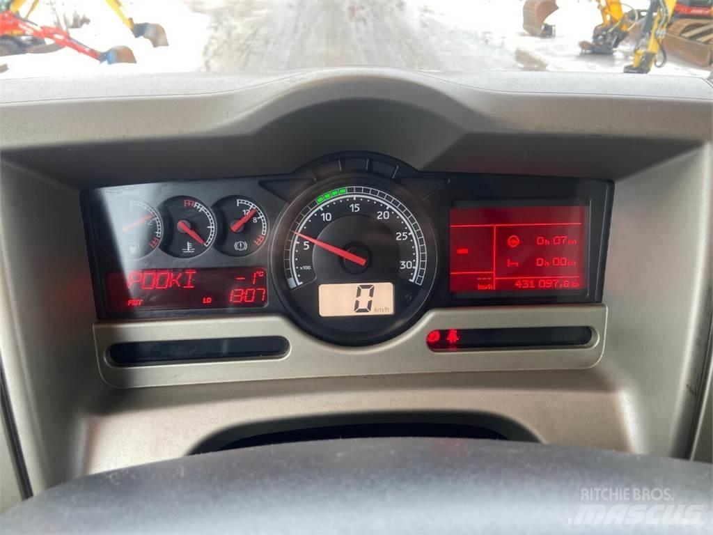 Sisu C 600 2+2 Nákladní automobily pro přepravu lesních strojů