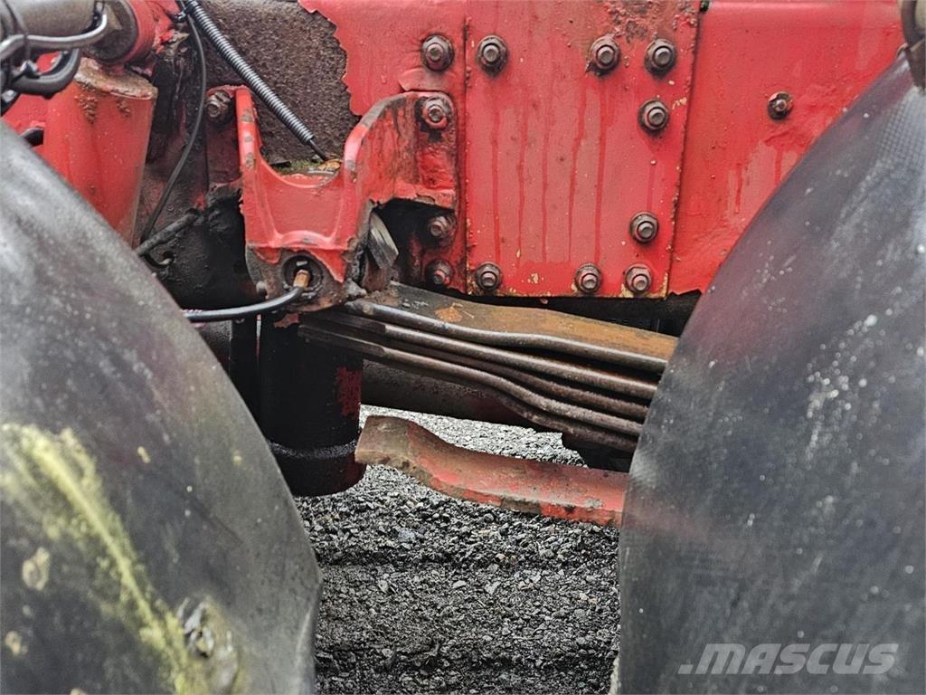 Sisu E12M 8X2 Hákový nosič kontejnerů