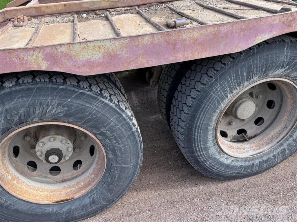 Sisu SM300 6X2 Nákladní automobily pro přepravu lesních strojů