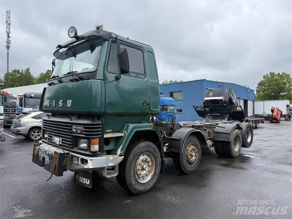 Sisu Sm332 8x2 Nákladní vozidlo bez nástavby