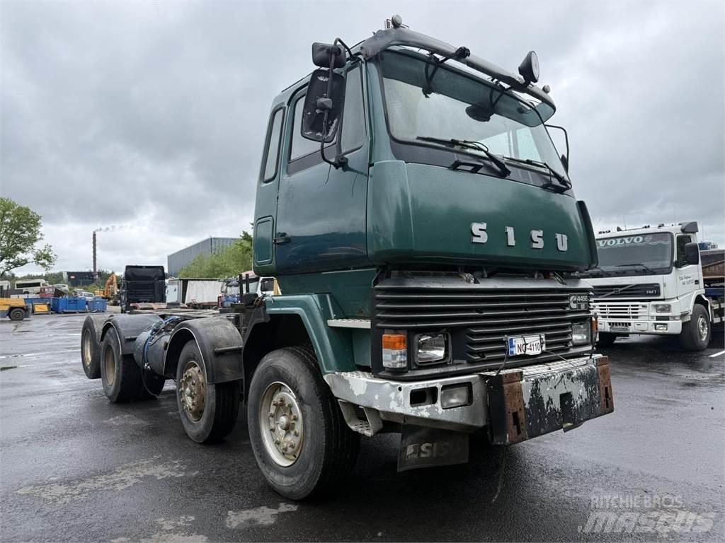 Sisu Sm332 8x2 Nákladní vozidlo bez nástavby